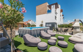 Amazing home in Sukosan with Outdoor swimming pool, Jacuzzi and 2 Bedrooms